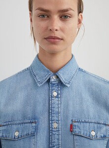 Woman_4_DenimShirt_Blue_Detail1_9c93a0a1-f88c-44d4-9fb0-93f8e0552bb5.jpg