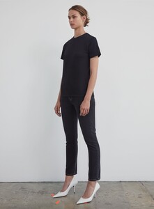 Woman_5_T-Shirt_Black_Full_e3874abc-fb29-478d-8a7f-74a1a7df6f15.jpg
