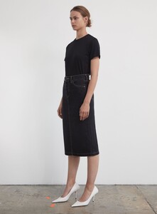 Woman_8a_DenimSkirt_Midi_Black_Full_ab92d9dd-9a09-4b56-a8da-442c3554d2f1.jpg