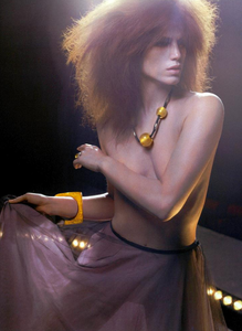 Zambaldi_Kiara_Promotional_Vogue_Italia_October_2003_06.thumb.png.06e4fb9b60e5d7fc587a51e906156160.png