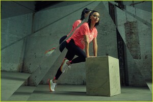 adriana-lima-models-pumas-new-lqd-cell-shatter-sneakers-01.thumb.jpg.b8b668f503a227074d310b9659d455de.jpg