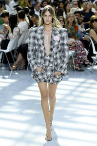 alexandre-vauthier-couture-2020-paris-fashion-week-pfw-17.thumb.jpg.28037abce2c95859c18b38ba369ae6fc.jpg