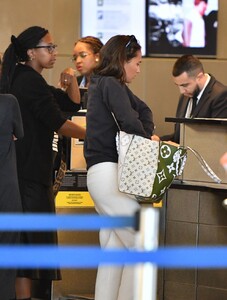 alicia-vikander-lax-airport-in-los-angeles-07-01-2019-3.thumb.jpg.3f604a5fbb51f648d9e51230dca2c23a.jpg