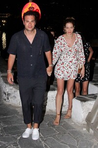 ana-beatriz-barros-and-karim-el-chiaty-night-out-in-mykonos-07-09-2019-1.jpg