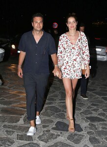 ana-beatriz-barros-and-karim-el-chiaty-night-out-in-mykonos-07-09-2019-5.jpg