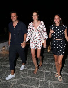 ana-beatriz-barros-and-karim-el-chiaty-night-out-in-mykonos-07-09-2019-7.jpg