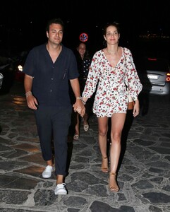 ana-beatriz-barros-and-karim-el-chiaty-night-out-in-mykonos-07-09-2019-9.jpg