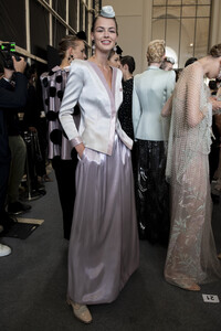 armani-prive-hc-bks-v-rf19-4572.thumb.jpg.2dcd8601a69b77633e6bdc579943ccc9.jpg