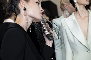 armani-prive-hc-bks-v-rf19-4601.thumb.jpg.e0da120f6187656b1a006091cff7f985.jpg