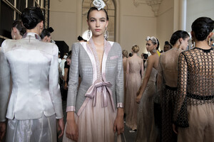 armani-prive-hc-bks-v-rf19-4680.thumb.jpg.7ee130427e9498f1e277aef9b8c529e7.jpg