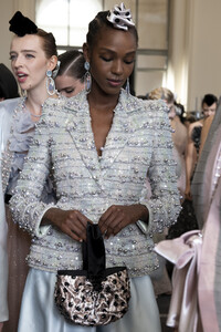 armani-prive-hc-bks-v-rf19-4686.thumb.jpg.4497a8e66c62af0ccb2cba0f4e5f1179.jpg