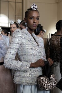armani-prive-hc-bks-v-rf19-4696.thumb.jpg.63935dcf991e50fe9191d99833ec2fec.jpg