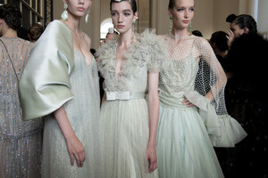 armani-prive-hc-bks-v-rf19-4827.thumb.jpg.016c4ed8cf76551ad18587ae9acb42c9.jpg
