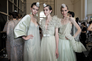 armani-prive-hc-bks-v-rf19-4851.thumb.jpg.c1658763367f8e8215989da3f4850ede.jpg