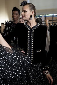 armani-prive-hc-bks-v-rf19-5020.thumb.jpg.a6c465bc618d780319cb8f470920fcf3.jpg
