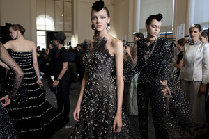 armani-prive-hc-bks-v-rf19-5084.thumb.jpg.ac9fbe3eaf33593eb5405090336a79c9.jpg
