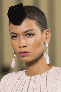 armani-prive-hc-clp-rf19-4919.thumb.jpg.8917b72c00f7916eb1ba742102cceb63.jpg
