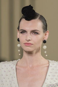 armani-prive-hc-clp-rf19-5222.thumb.jpg.dbbdf8322a9dc1ad7934a5e0f553eb02.jpg