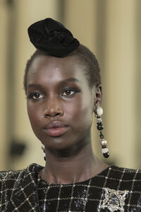 armani-prive-hc-clp-rf19-5552.thumb.jpg.88b2e5b812c57c9f3c5aa346b152092c.jpg