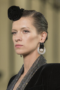 armani-prive-hc-clp-rf19-5578.thumb.jpg.08f7b5b1dd6d29d5363759eb80028065.jpg