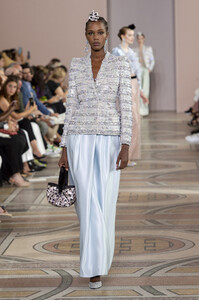armani-prive-hc-rf19-0419.thumb.jpg.c6946b54a4015916ee0329e505cbff91.jpg