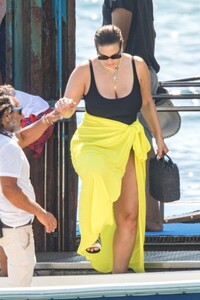 ashley-graham-holiday-in-nerano-italy-07-23-2019-6.jpg