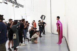 backstage-defile-alexandre-vauthier-automne-hiver-2019-2020-paris-coulisses-82.thumb.jpg.9822b7df0aaf6b1f8f2c100dff85214a.jpg