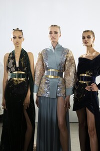 backstage-defile-elie-saab-automne-hiver-2019-2020-paris-coulisses-64.thumb.jpg.46cef1034c8154ee3aa248c0789e23a5.jpg