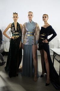 backstage-defile-elie-saab-automne-hiver-2019-2020-paris-coulisses-65.thumb.jpg.b78cd5a425d27ccd42bd7d10c754ae29.jpg