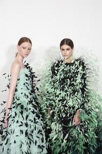 backstage-defile-givenchy-automne-hiver-2019-2020-paris-coulisses-12.thumb.jpg.1a9ac4552ac4086ae3bc5693b64df9f2.jpg
