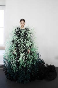 backstage-defile-givenchy-automne-hiver-2019-2020-paris-coulisses-139.thumb.jpg.83f43432792bb2b1fa16d136c8c48756.jpg