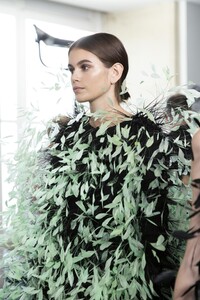 backstage-defile-givenchy-automne-hiver-2019-2020-paris-coulisses-14.thumb.jpg.f1c5c6cd43fad1050c751da5c47b93c8.jpg