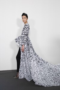 backstage-defile-givenchy-automne-hiver-2019-2020-paris-coulisses-24.thumb.jpg.7d044faeb7d56c9847e51847bab0a3a4.jpg