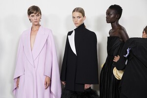 backstage-defile-givenchy-automne-hiver-2019-2020-paris-coulisses-26.thumb.jpg.66ea96241bcff8e2e2568a261383ade4.jpg