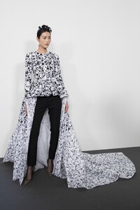 backstage-defile-givenchy-automne-hiver-2019-2020-paris-coulisses-28.thumb.jpg.3d008c9bbee0544b28e5d7feb40af199.jpg