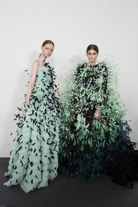 backstage-defile-givenchy-automne-hiver-2019-2020-paris-coulisses-8.thumb.jpg.055589b46221efc5f105c55c7716066a.jpg