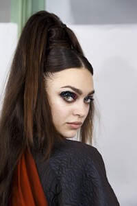 backstage-defile-jean-paul-gaultier-automne-hiver-2019-2020-paris-coulisses-100.thumb.jpg.e65ee86beb3df4a36f0d025c2580dba1.jpg