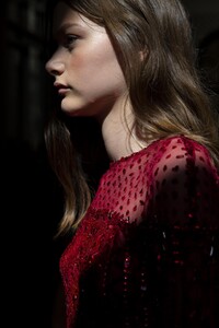 backstage-defile-zuhair-murad-automne-hiver-2019-2020-paris-coulisses-53.thumb.jpg.c5ffe2aef989e1d92fe84dfa99036760.jpg