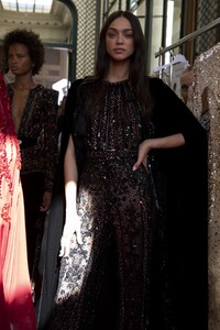 backstage-defile-zuhair-murad-automne-hiver-2019-2020-paris-coulisses-59.thumb.jpg.611449721631eb474c5c4e37c1c023ff.jpg