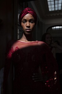 backstage-defile-zuhair-murad-automne-hiver-2019-2020-paris-coulisses-67.thumb.jpg.fe0ee4219b314c1bf6d47128f6960483.jpg