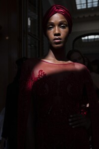 backstage-defile-zuhair-murad-automne-hiver-2019-2020-paris-coulisses-68.thumb.jpg.f8ee72d1dc34571a9283a89d23c018c2.jpg