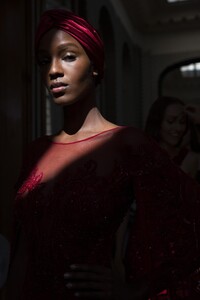 backstage-defile-zuhair-murad-automne-hiver-2019-2020-paris-coulisses-69.thumb.jpg.7d53072f081662de3f573731771874d4.jpg