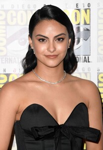 camila-mendes-riverdale-panel-at-sdcc-2019-2.thumb.jpg.a321cf2e461f381c20e878a467deacb5.jpg