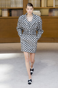 chanel-hc-rf19-3439.thumb.jpg.6d61ecb1f4714b99054fea9fefd359e2.jpg