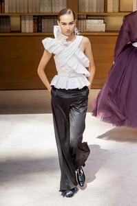 chanel-hc-rf19-3894.thumb.jpg.13e54e1d243f0d1a27b178e237dba17e.jpg