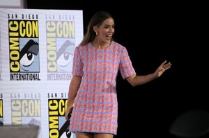 chloe-bennet-agents-of-s.h.i.e.l.d.-panel-at-2019-sdcc-3.thumb.jpg.cdf0a11cc24f580537cac81c0cd9872f.jpg