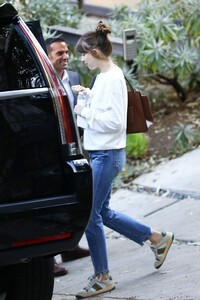 dakota-johnson-out-in-la-07-28-2019-0.jpg