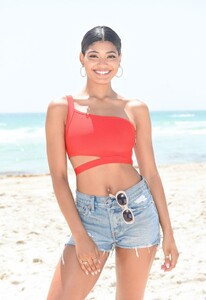 danielle-herrington-si-mix-off-at-the-model-mixology-competition-in-miami-beach-07-14-2019-4.jpg