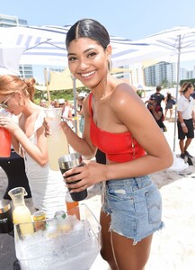 danielle-herrington-si-mix-off-at-the-model-mixology-competition-in-miami-beach-07-14-2019-7.jpg