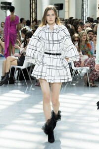 defile-alexandre-vauthier-automne-hiver-2019-2020-paris-look-26.thumb.jpg.077aa49bea085c5fe83d08ebb9c3fcb4.jpg